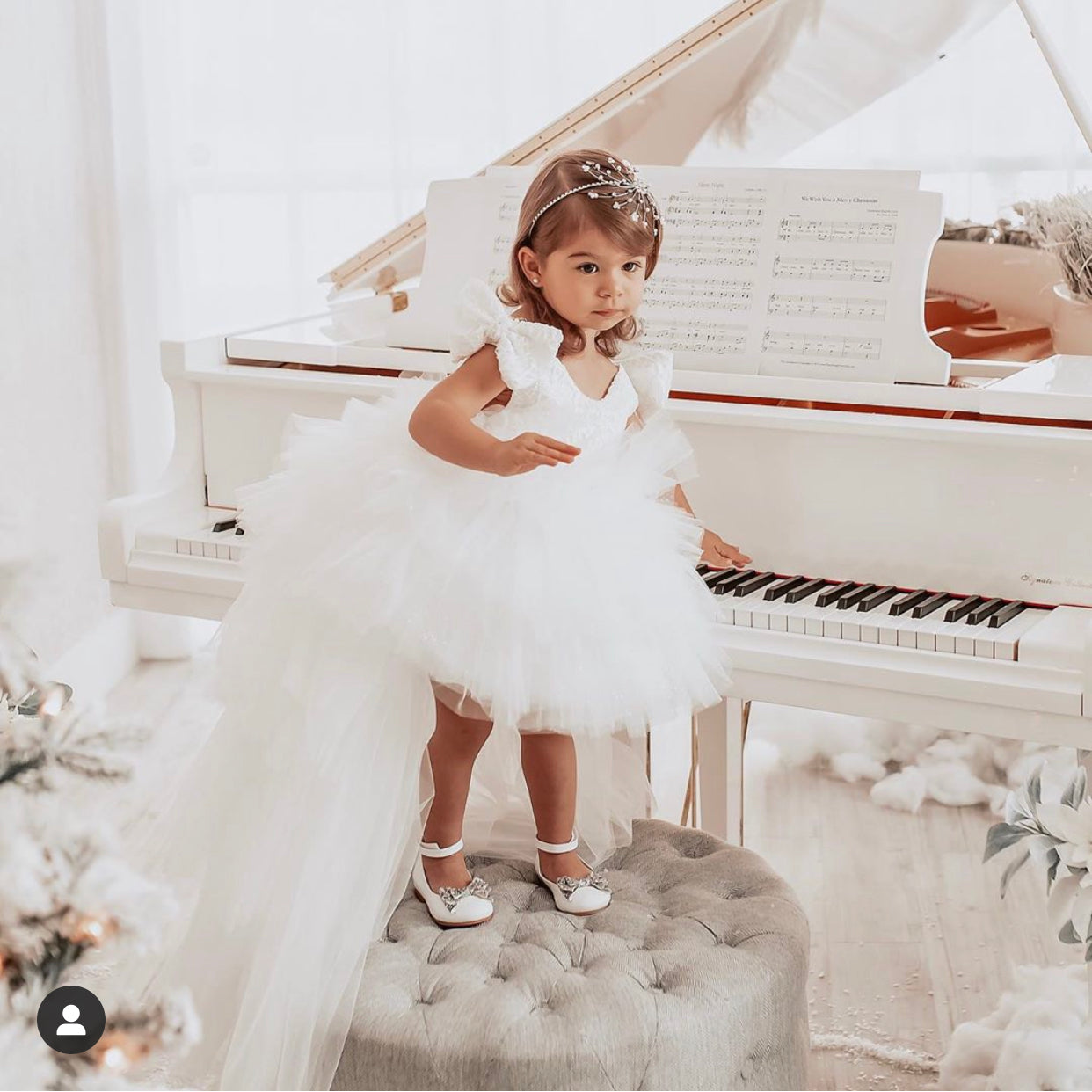 Kenzi Dress (White Detachable Train) – Itty Bitty Toes
